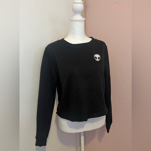 Cropped Alien Patch Sweatshirt - Picture 3 of 10